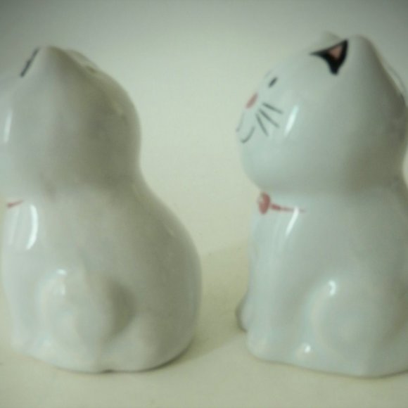 Vintage Cat Ceramic Cozy Cats White Cats Salt And Pepper Shakers - Picture 2 of 4